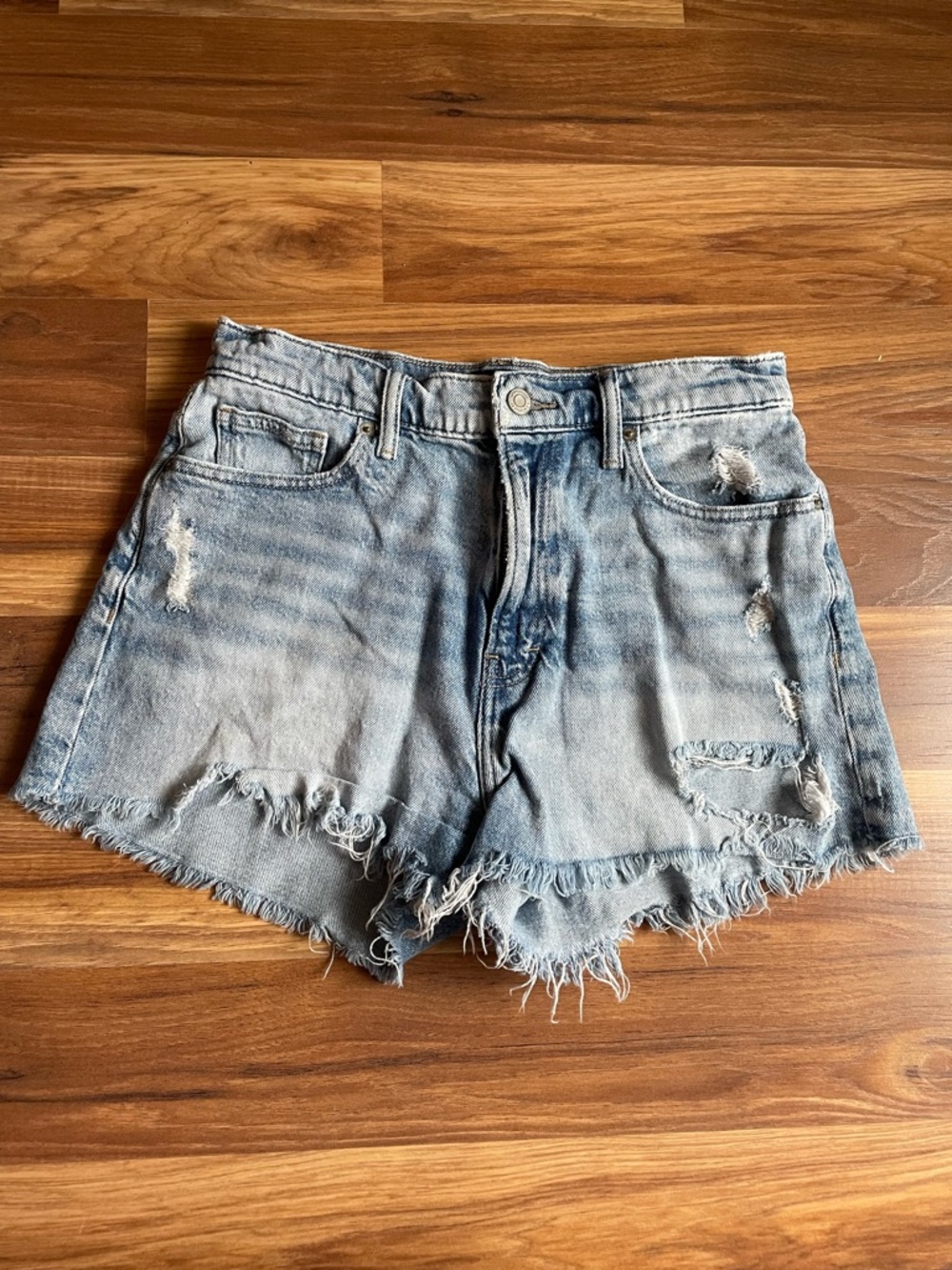 Lucky Brand The Mom High Rise Short - Light Wash Distressed Women's 6 / 28